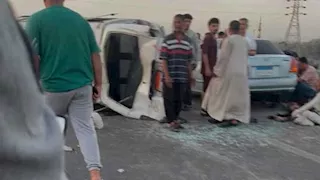 "العربية اطبقت".. جثة و8 مصابين في انقلاب ميكروباص بطريق شبرا بنها الحر - صور