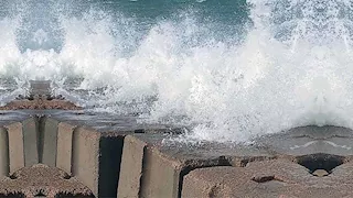 الأرصاد تُحذر من ارتفاع الأمواج واضطراب الملاحة بالبحر المتوسط