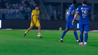الهلال يكتسح الخليج بخماسية ويواصل مطاردة الصدارة في دوري روشن