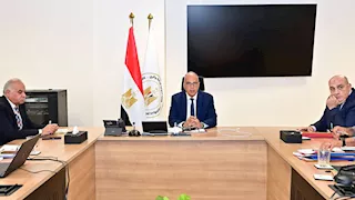 وزير الري يوجه بتعميم التراخيص الإلكترونية للآبار الجوفية وتشغيلها بالطاقة الشمسية