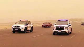 "الداخلية" تحذر قائدي السيارات.. غلق طريق مطروح - سيوة بسبب الأتربة
