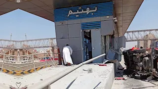 تصادم سيارة بمسار الأتوبيس الترددي في بهتيم.. والشركة توضح التفاصيل