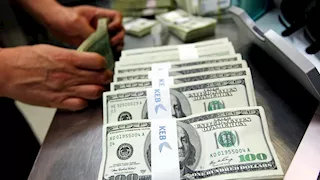 بسبب شبهات غسل أموال.. إغلاق نحو 300 حساب بنكي مرتبط بترامب وعائلته