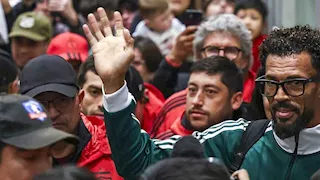 بالصور.. استقبال أسطوري لحارس الرأس الأخضر قبل انضمامه لنادي كولو كولو