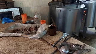 ضبط 14 ألف قطعة شيكولاتة داخل مصنع غير مرخص بالقناطر الخيرية