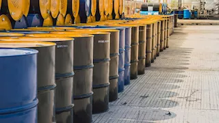 النفط يتراجع 5% لأدنى مستوى في 3 أسابيع بعد تراجع ترامب عن ضرب إيران