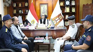 محافظ الوادي الجديد تدعم الحماية المدنية بـ 4 سيارات وتوجه بتطوير مرور الخارجة