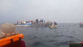فيديو| انقلاب عبارة تقل 270 شخصاً قبالة سواحل شمال قبرص