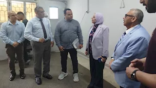  نائب رئيس جامعة بنها تتفقد الكشف الطبي على الطلاب الجدد - صور