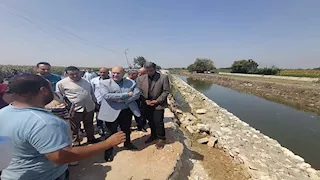 نائب محافظ الجيزة يتابع رصف طريق أم دينار ومشروعات الصرف