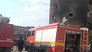ألسنة لهب خلف عمارة سكنية.. السيطرة على حريق في عشة خوص ببنها