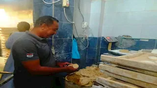 "الوزن والجودة تحت الرقابة".. حملة مفاجئة على مخابز 4 قرى في أسوان - صور