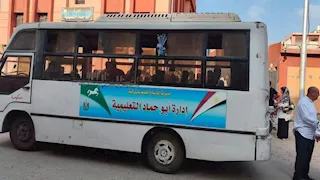 الأتوبيس الطائر يجوب مدارس الشرقية.. وتسليم الكتب للطلاب دون ربطها بالمصروفات