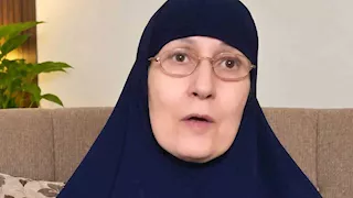 "أراجع 5 أجزاء في اليوم".. الحاجة ثناء تحكي رحلتها مع القرآن وأمنيتها في سن السبعين 