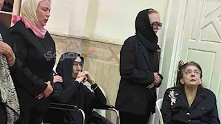 بالصور| نجلاء فتحي تودع ابنتها ياسمين بحضور إلهام شاهين