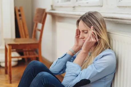 كيف تفرق بين دوخة أورام المخ والدوخة النفسية؟ طبيب يوضح