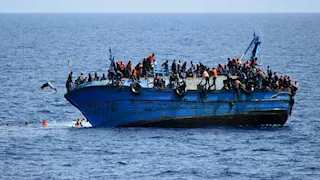 حزن وترقب بالمنيا.. نجاة 3 شباب والعثور على جثة آخر في حادث غرق قارب بليبيا