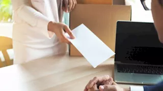 الاستقالة في قانون العمل الجديد.. 5 حقوق تحمي الموظف قبل ترك العمل