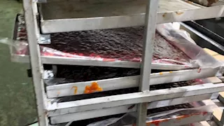 ضبط طن من حلوى المولد داخل مصنع غير مرخص ببورسعيد -صور
