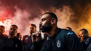 ما سر إشارة محمد صلاح بإصبعه في فيديو انضمامه إلى طرابزون؟