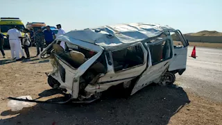 "العربيات بقت خردة".. إصابة 12 شخصًا في حادث تصادم سيارتين بالسويس (صور)