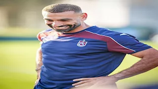 "ينظر إليه بنفس طريقتي".. تعليق طريف من زوجة مدافع طرابزون على محمد صلاح