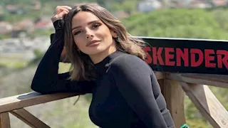 15صورة..ريتاج ابنة إيمان العاصي تنشر ألبوم صور مع والدتها والجمهور يعلق على الشبه
