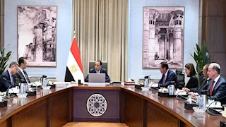 رئيس الوزراء يلتقي رئيس سيسكو لبحث تعزيز التعاون في الذكاء الاصطناعي