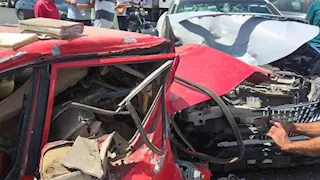 "العربيات بقت خردة".. حادث مروع ينهي حياة شاب على طريق الواحات
