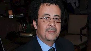 "مجزرة الأشجار".. عمرو عرفة يعلق على قطع الأشجار في شارع جامعة الدول العربية