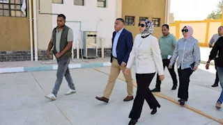 مظلات للحماية من الشمس.. قرارات عاجلة لمحافظ الوادي الجديد في جولة مفاجئة للمدارس 