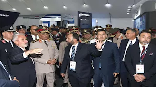 بالصور.. وزير الدفاع يبحث مع 4 دول أفريقية تعزيز التعاون في المجالات العسكرية