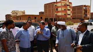 محافظ أسوان يتفقد موقع توسعات مقابر الكوبانية ويخاطب وزيرة الإسكان (صور)