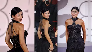 كارولين عزمي تتألق بالأسود على السجادة الحمراء في مهرجان فينيسيا السينمائي