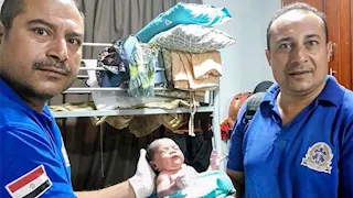 ولادة طارئة داخل سفارة إندونيسيا بالقاهرة.. مسعفان ينقذان أمًا وطفلتها