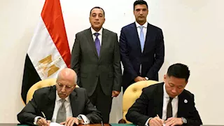 مدبولي يشهد توقيع عقد إنشاء مصنع للبطاريات الكهربائية