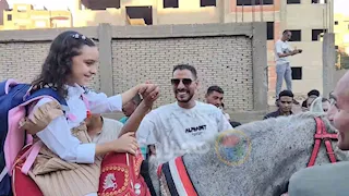 على ظهر حصان وبالمزمار البلدي.. زفة لطفلة في أول يوم مدرسة بكفر الشيخ