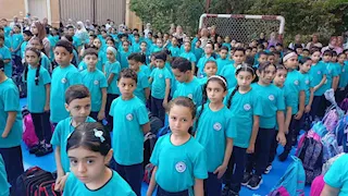 صور.. طلاب شمال سيناء يبدأون الدراسة وسط أجواء من الفرحة