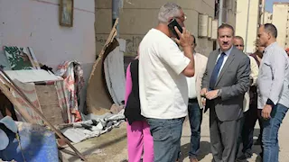 بالصور- محافظ بورسعيد يأمر بالتحفظ على "نباش قمامة" ومصادرة معداته