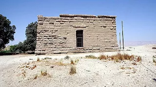 مخبأ الرهبان في الأقصر.. حكاية المعبد المنسي الذي بُني بأحجار الفراعنة -صور