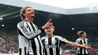 موعد مباراة نيوكاسل و ليدز يونايتد في الدوري الإنجليزي والقناة الناقلة  