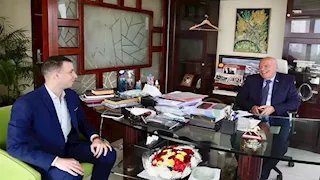 "ليه نقابة المعلمين بتدي المعلم 300 جنيه كل 3 شهور؟".. نقيب المعلمين يجيب لمصراوي 