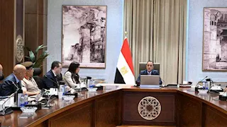 رئيس الوزراء يعقد اجتماعاً لاستعراض موقف أحد المشروعات الكبرى بالعلمين الجديدة
