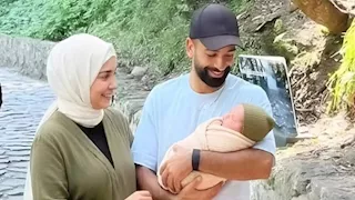 ما حقيقة الصورة المتداولة لمحمد صلاح وابنه ليل؟