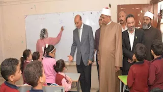 بالصور- محافظ أسيوط يتابع انتظام العملية التعليمية بالمعاهد الأزهرية