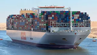 لأول مرة منذ توترات البحر الأحمر.. سفينة OOCL PORTUGAL تعبر قناة السويس 