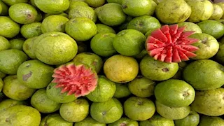 الجوافة الحمراء.. فوائد صحية متعددة تعرف عليها