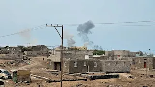 القوات الحكومية اليمنية تعلن استهداف مقار للحوثيين في المخا والجبهات الشمالية.. فيديو 