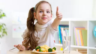 تحذير من السكريات والمشروبات المحلاه في وجبات إفطار التلاميذ.. لهذا السبب
