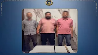  3 أشخاص يهشمون زجاج سيارة محامٍ بالعصي في كفر الشيخ بسبب خلافات الجيرة